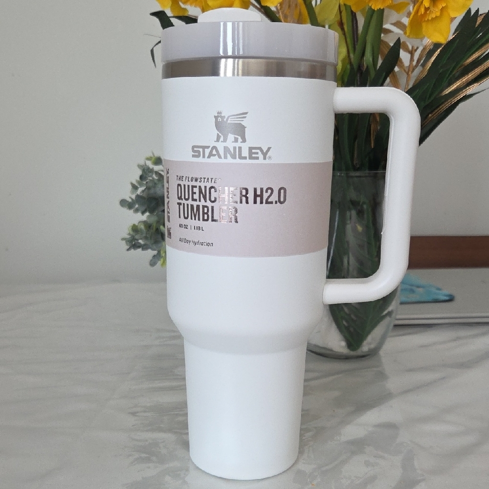 Stanley White and Silver Quencher H2.0 Tumbler